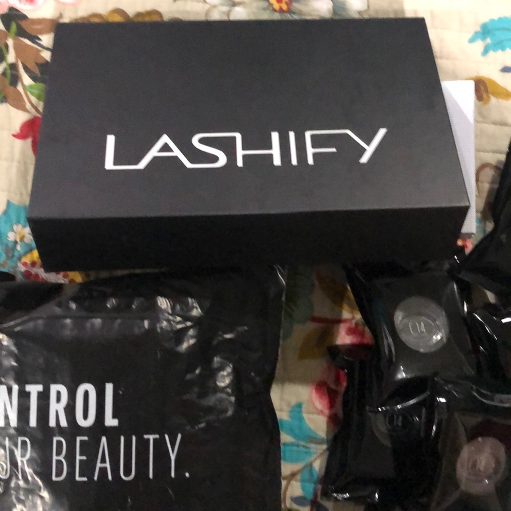 16 sets of Lashify lashes